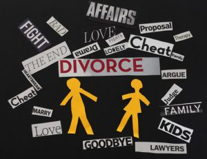 blackboard with words like cheat, affair, fight which describe divorce
